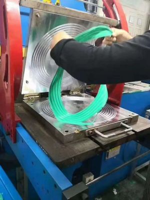 NBR/FKM/FFKM/EDPM/SI Yeşil Kauçuk O Halka OEM/ODM İyi Yağ Direnciyle Sıkıştırma Kalıplama 16-30 N/mm Yıkım Gücü