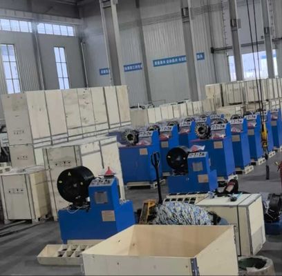Hidrolik 3 inç ve 4 inç Elektrik Kısa Model Düğme Sistemi Mavi Renk Endüstriyel Döşeli hortum kırpma makinesi 3kw Kompakt Yapı