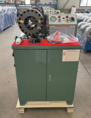 2 inç 600T Kauçuk hortum kırpma makinesi Yüksek Model Yeşil Renk 220V / 240V / 380V / 415V Voltaj Düğme Kontrol Sistemi 6-51mm Aralık ve 10 Değişken Örtü ile