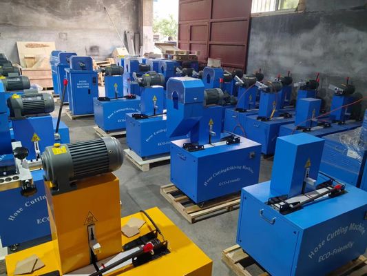 İyi bir fiyat. Elektrikli 128 KG Boyut 850*600*1200 mm Kauçuk Blade Malzemesi Hidrolik Hortum Kesme/Skiving Makinesi Kolay Çalışma için çevrimiçi