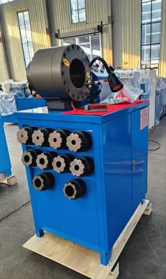 Yeni Teknoloji Kalıplama İşlemi 2 Inch Yüksek Model Mavi Renk 10 Ölçümlü Hortum Crimper / 600T Crimping Gücüyle Kauçuk Hortum Crimping Makinesi
