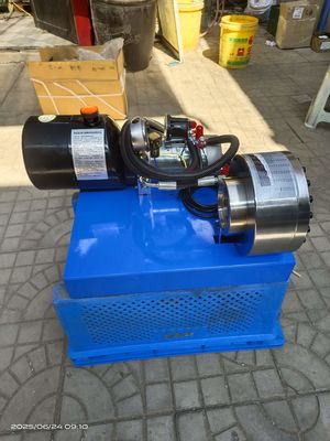 1 İnç 7 Kalıp 1-4 Katmanlı Hortum Hidrolik Sıkma Makinesi / Hortum Sıkma Makinesi Yüksek Basınç 6-25mm Mavi Renk 12v/24V