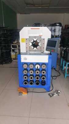 İyi bir fiyat. Yüksek basınçlı uygulamalar için 2800KN kıvrım kuvveti ile 3 inç 15 Dies Hidrolik hortum kıvrım makinesi çevrimiçi