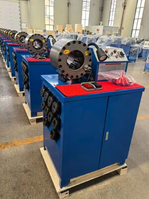 2” Mavi Renkli Sıkma Boyutu 2,5 İnç İç Hortum Çapına Ulaşır Büyük Kuvvet 600T Sıkma Kuvveti 6-51mm Aralığı ve Hızlı Değişim Kalıp Araçları ile 10 Değiştirilebilir Kalıplı Kauçuk Hortum Sıkma Makinesi