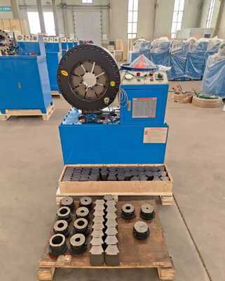İyi bir fiyat. 4-150mm Sıkma Aralığı Geniş Açıklık ve 20 Değiştirilebilir Kalıplı 6 İnç Hidrolik Hortum Sıkma Makinesi çevrimiçi