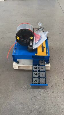 İyi bir fiyat. 6-51mm Sıkma Aralığı ve Hidrolik Uygulamalar İçin 10 Değiştirilebilir Kalıplı, Elektriksiz 2 İnç Mavi Renkli Yüksek Verimli 600T Manuel Hortum Sıkma Makinesi çevrimiçi