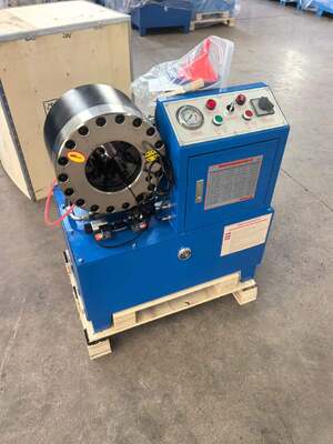İyi bir fiyat. 6-51mm Sıkma Aralığı ±0,01mm 10 Kalıp Doğruluğu ve Saatte 200 Adet Verimliliğe Sahip 2 İnç DX68 Mavi Renkli Elektrikli Hidrolik Hortum Kıvırıcı çevrimiçi