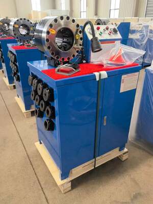İyi bir fiyat. 2 İnç 600 Ton 6mm'den 51mm'ye Kadar Kauçuk Hortum Sıkma Makinesi Yüksek Model Mavi Renk 220v/380v Voltaj 10 Değiştirilebilir Kalıp ve Hidrolik Uygulamalar çevrimiçi