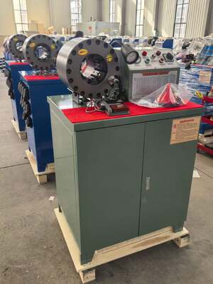İyi bir fiyat. 2 Inch 600 Ton Basınç Gücü Kauçuk hortum kırpma makinesi Yüksek Model Yeşil Renk 220v/380v Voltaj 6-51mm aralığı ve 10 değiştirilebilir ölçekle çevrimiçi