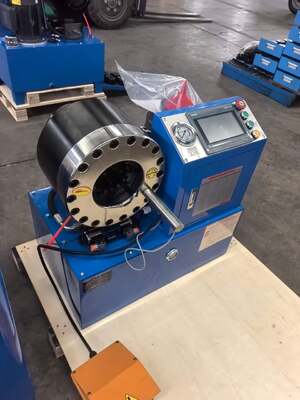 İyi bir fiyat. 2 İnç Sıkma 2,5 İnç Aralığına Kadar 6-51 / 64mm PLC Kontrol Sistemi Hızlı Değişim Kalıp Aleti ve Raflı ve 10 Değiştirilebilir Kalıplı Hidrolik Hortum Sıkma Makinesi 220v / 380v Gerilim çevrimiçi