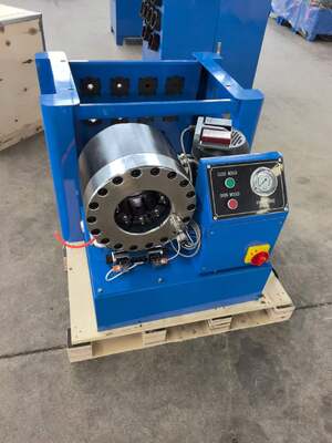 İyi bir fiyat. 2 İnç Sıkma Aralığı 51mm'ye Kadar Mavi Renk 220V / 240V / 380V / 415V Gerilim Hidrolik Hortum Sıkma Makinesi Hızlı Değişim Kalıp Aleti ve Rafı ve 10 Değiştirilebilir Kalıp ile Düğme Kontrol Sistemi çevrimiçi