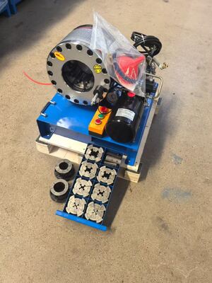 İyi bir fiyat. 12V/24V Voltage Hydraulic Hose Crimping Machine with 600T Crimping Force 10 Dies and 6-51mm Range for Car Loading çevrimiçi