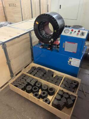 220v / 380v / 415v / 240v Gerilim 4-150mm Sıkma Aralığı Büyük Açıklık ve 20 Değiştirilebilir Kalıp ile 6 İnç 150mm'ye Kadar Hidrolik Hortum Sıkma Makinesi