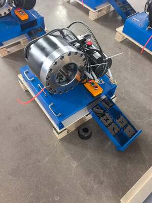 12V/24V Voltage 2 Inch Hydraulic Hose Crimping Machine With 600T Crimping Force 10 Dies And 6-51mm Range For Car Loading For Smaller Working Voice